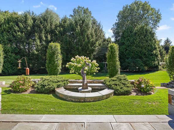 21 Queens Grant Drive, Fairfield CT 06824