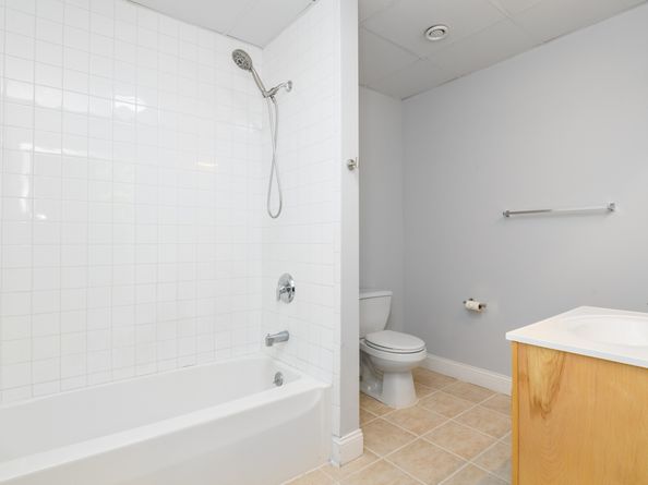 390 Charles Street APT 216, Bridgeport CT 06606