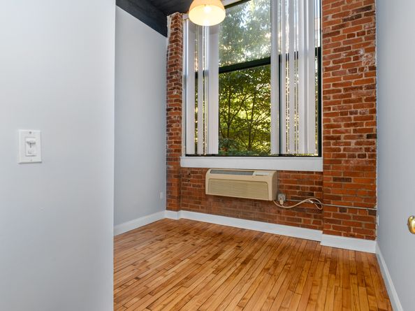 390 Charles Street APT 216, Bridgeport CT 06606