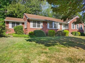 10 Aragon Drive, Trumbull CT 06611