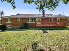 10 Aragon Drive, Trumbull CT 06611
