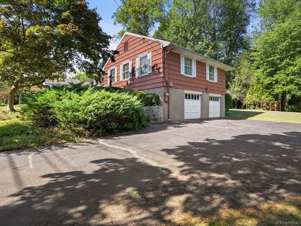 10 Aragon Drive, Trumbull CT 06611