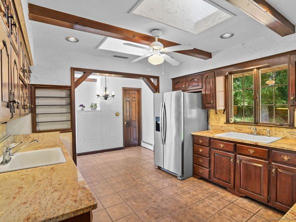 10 Aragon Drive, Trumbull CT 06611