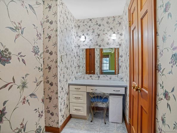 10 Aragon Drive, Trumbull CT 06611