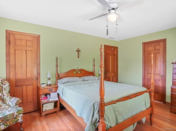 10 Aragon Drive, Trumbull CT 06611