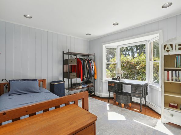 28 Grand Place, Newtown CT 06470