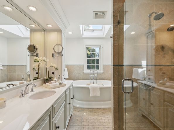28 Grand Place, Newtown CT 06470