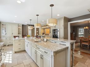 28 Grand Place, Newtown CT 06470