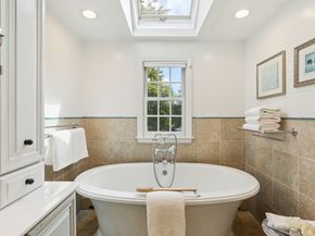 28 Grand Place, Newtown CT 06470