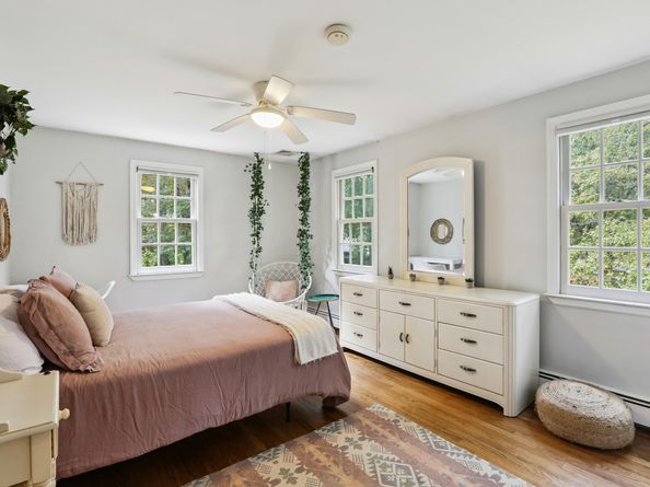 28 Grand Place, Newtown CT 06470