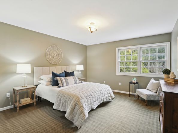 28 Grand Place, Newtown CT 06470