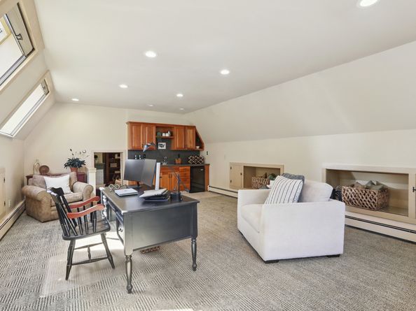 28 Grand Place, Newtown CT 06470