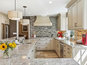 28 Grand Place, Newtown CT 06470