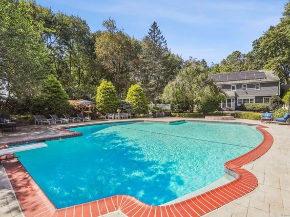 28 Grand Place, Newtown CT 06470