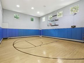 28 Grand Place, Newtown CT 06470