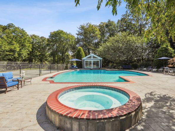 28 Grand Place, Newtown CT 06470