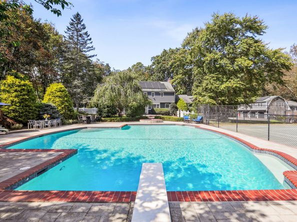 28 Grand Place, Newtown CT 06470