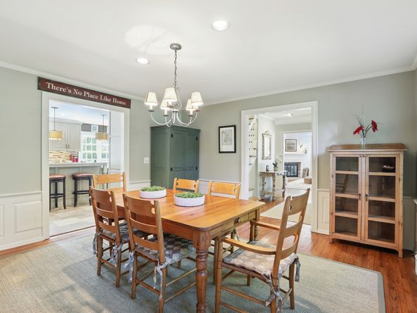 28 Grand Place, Newtown CT 06470