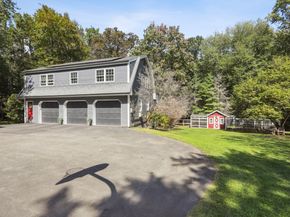 28 Grand Place, Newtown CT 06470