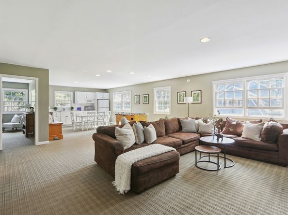 28 Grand Place, Newtown CT 06470