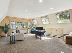 28 Grand Place, Newtown CT 06470