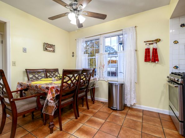 209 Seaside Avenue APT 2, Stamford CT 06902