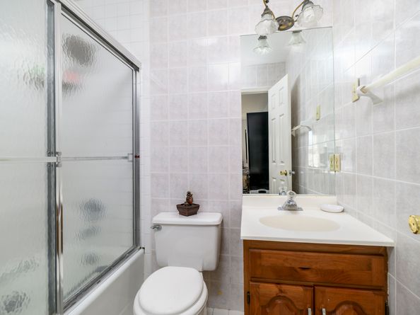 209 Seaside Avenue APT 2, Stamford CT 06902