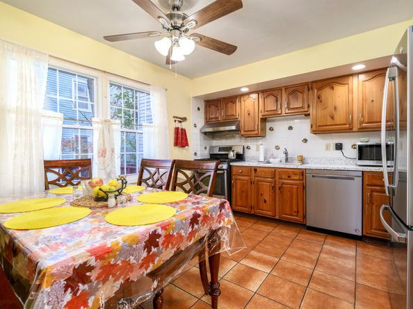 209 Seaside Avenue APT 2, Stamford CT 06902