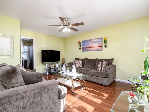 209 Seaside Avenue APT 2, Stamford CT 06902