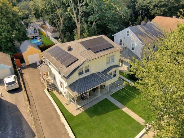 90 Courtland Hill Street, Stamford CT 06906