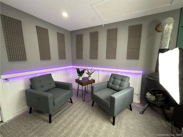 18 Fenway Street, Stamford CT 06902