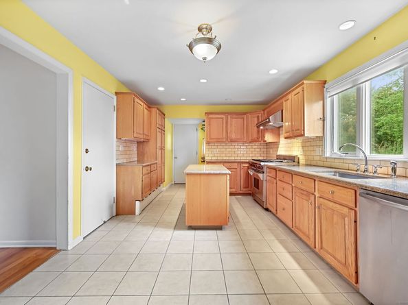 1814 Shippan Avenue, Stamford CT 06902