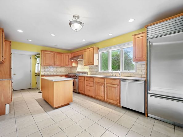1814 Shippan Avenue, Stamford CT 06902