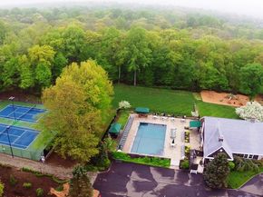 88 Merry Meet Center, Fairfield CT 06824