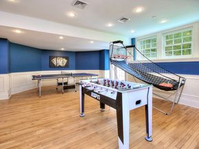 88 Merry Meet Center, Fairfield CT 06824