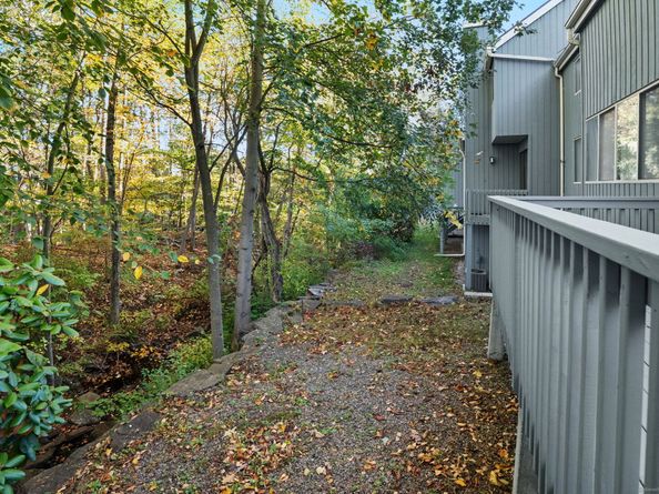 11 Red Oak Circle 11, Shelton CT 06484