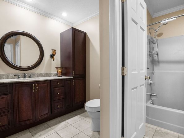 11 Red Oak Circle 11, Shelton CT 06484