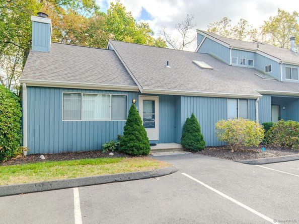 11 Red Oak Circle 11, Shelton CT 06484