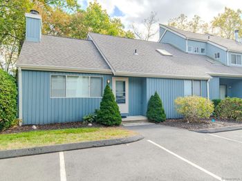 11 Red Oak Circle