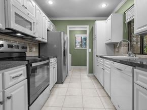 11 Red Oak Circle 11, Shelton CT 06484