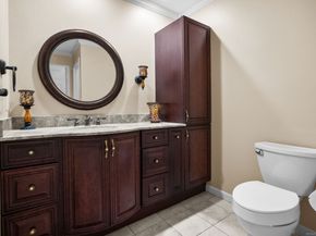 11 Red Oak Circle 11, Shelton CT 06484