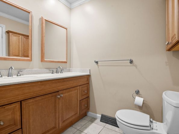 11 Red Oak Circle 11, Shelton CT 06484