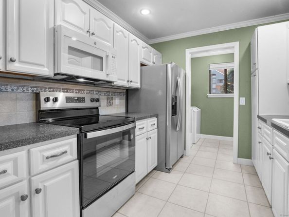 11 Red Oak Circle 11, Shelton CT 06484