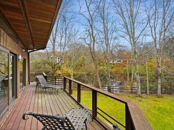 198 E Middle Patent Road, Stamford CT 06831