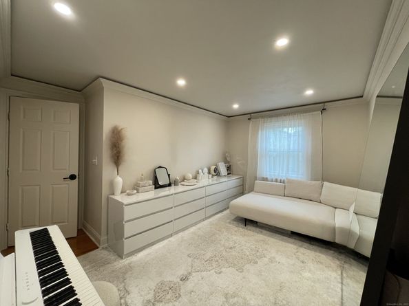 26 Weed Hill Avenue APT L, Stamford CT 06907