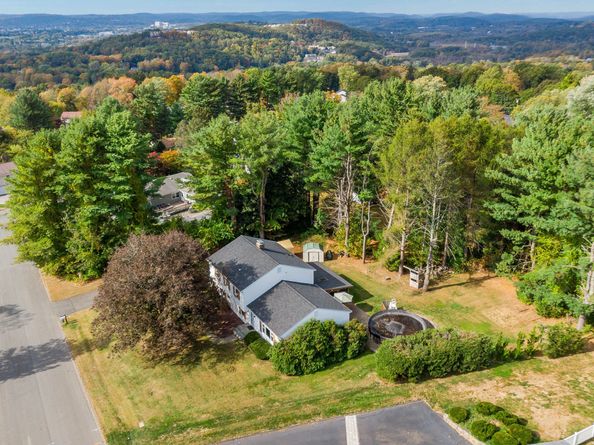 4 Winthrop Road, Bethel CT 06801