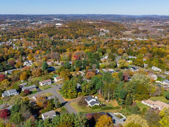 4 Winthrop Road, Bethel CT 06801