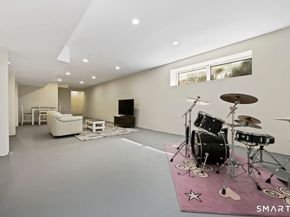 28 Strawberry Lane, Shelton CT 06484
