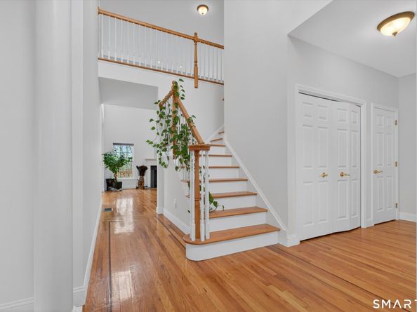 18 Tobins Court 18, Danbury CT 06810