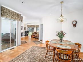 160 Fairfield Woods Road 20, Fairfield CT 06825